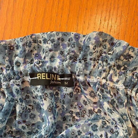 Cropped-Top: Blue-Flowered Pattern - Picture 3 of 4